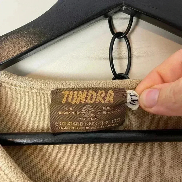 Vintage 1980s Tundra Pullover V-Neck Sweater  Medium - Picture 3 of 4